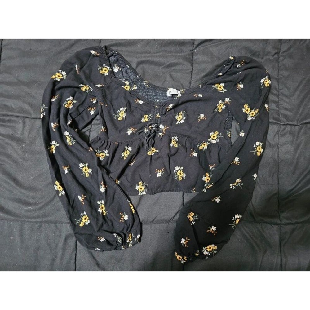 Hollister Black Floral Cropped Top M